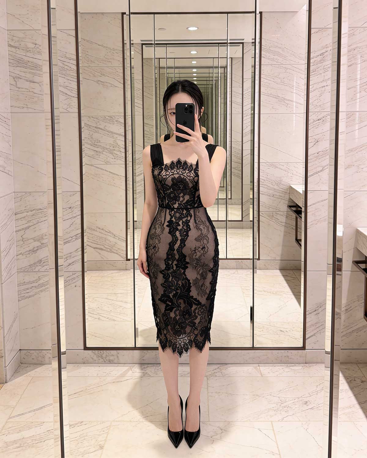 Ornate Lace Bodycon Midi Dress [Extreme Slim]