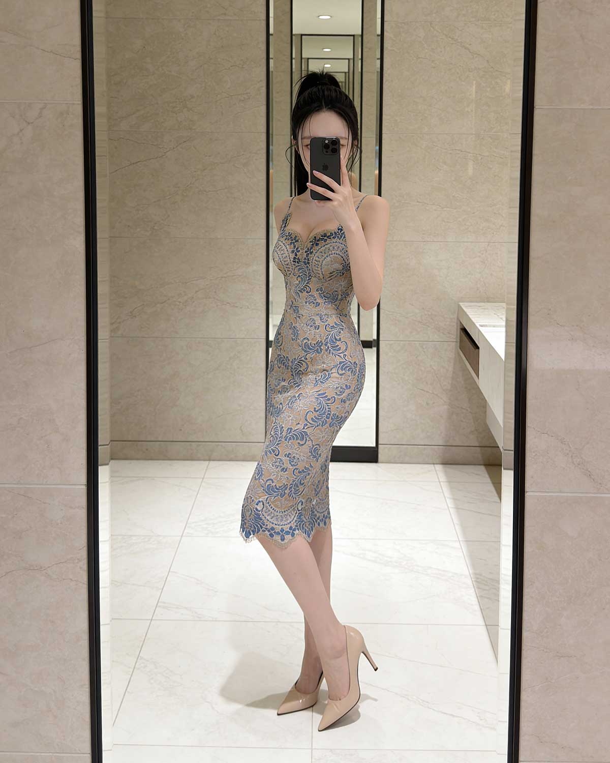 Ornate Embroidered Lace Sweetheart Midi Dress [Extreme Slim]
