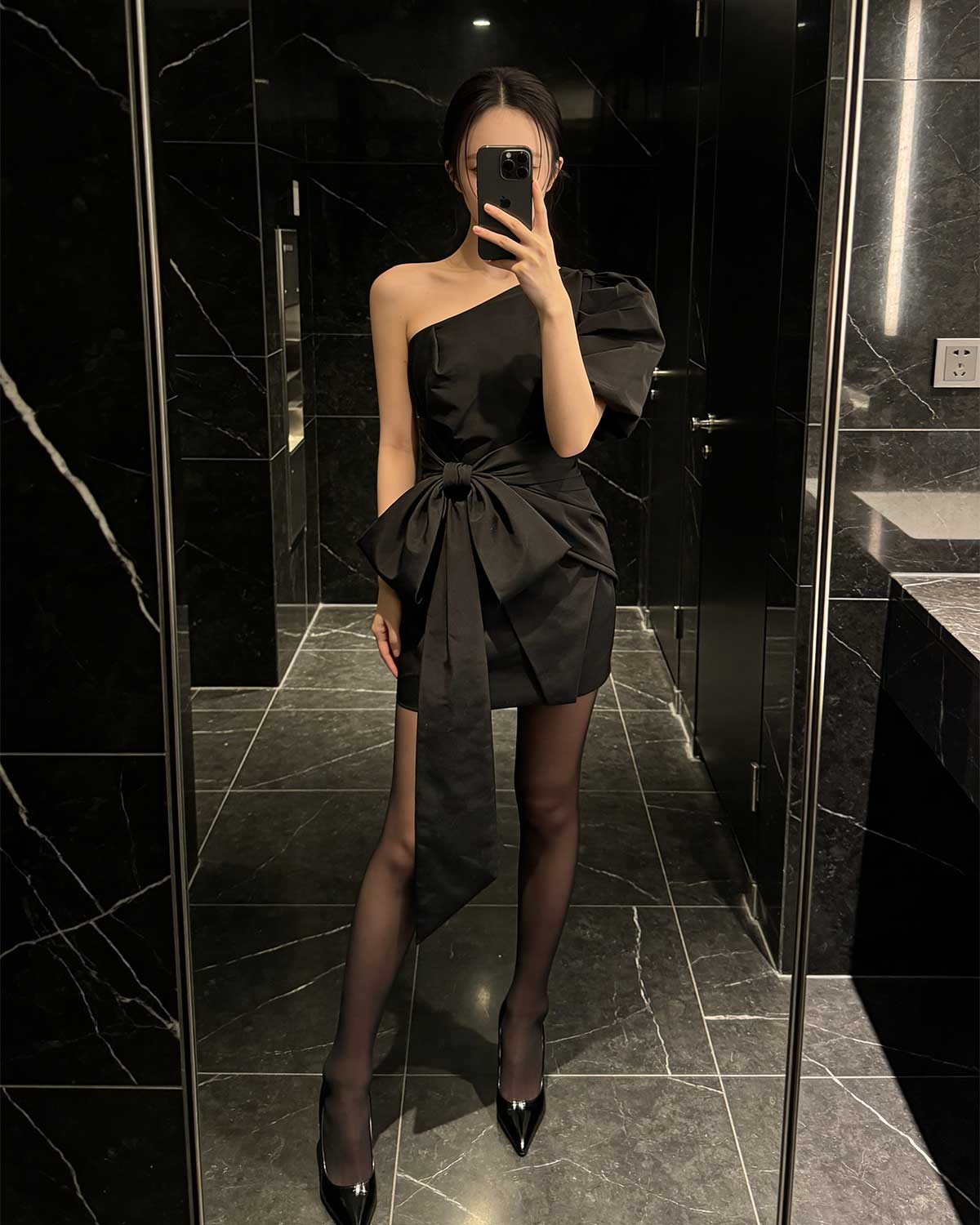 Stunning One-Shoulder Oversized-Bow Mini Dress [Slim Fit]